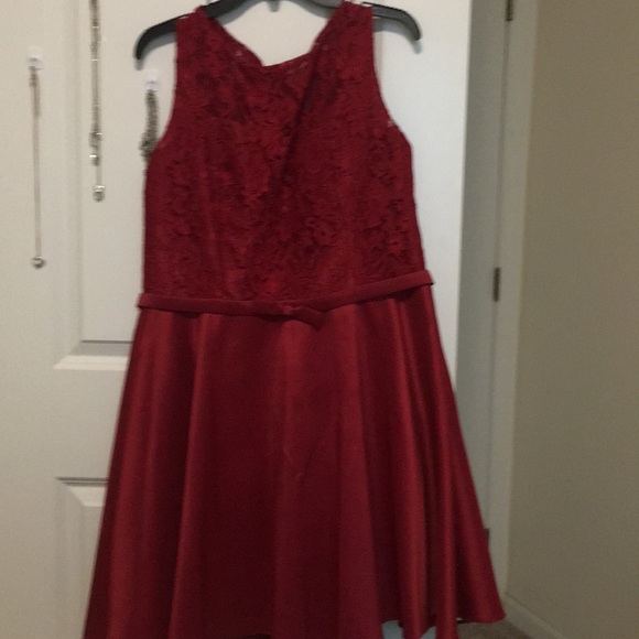 Dresses & Skirts - Burgundy short homecoming dress